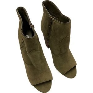 Nine West Ladies Peep Toe Booties Size 7.5.